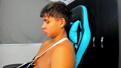 Snapshot of oliver_bray chatting on October 2025 05:55:02 PM Oliver bray online show from October 2025 05:55:02 PM