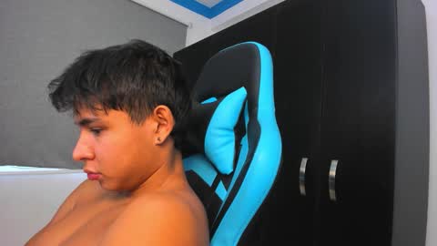 Snapshot of oliver_bray chatting on October 2025 07:03:01 PM Oliver bray online show from October 2025 07:03:01 PM