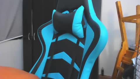 Snapshot of oliver_bray chatting on November 2025 03:28:01 AM Oliver bray online show from November 2025 03:28:01 AM