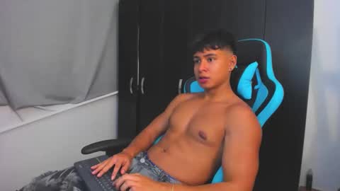 Snapshot of oliver_bray chatting on November 2025 03:39:02 AM Oliver bray online show from November 2025 03:39:02 AM