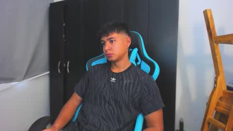 Snapshot of oliver_bray chatting on November 2025 03:34:01 PM Oliver bray online show from November 2025 03:34:01 PM