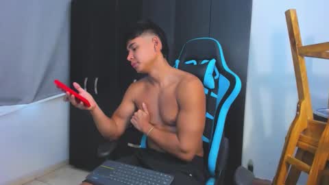 Snapshot of oliver_bray chatting on November 2025 04:52:01 PM Oliver bray online show from November 2025 04:52:01 PM