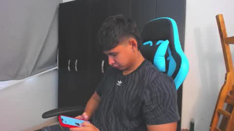 Snapshot of oliver_bray chatting on December 2025 05:10:02 PM Oliver bray online show from December 2025 05:10:02 PM