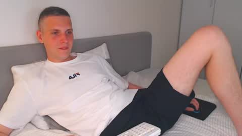Snapshot of oliver_hort chatting on June 2026 04:57:01 PM Oliver online show from June 2026 04:57:01 PM