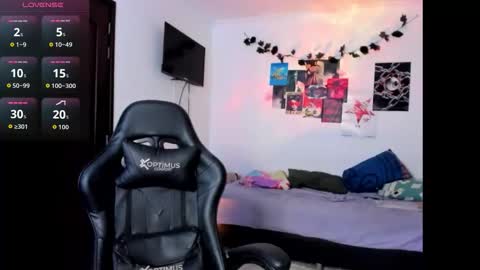 oliver_mrgn online show from December 2025 04:40:02 AM