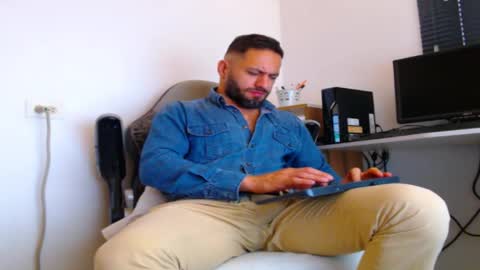 oliver online show from December 2025 06:15:01 PM