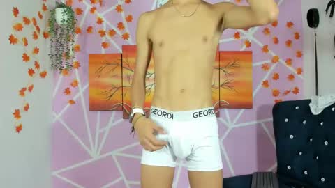 oliverhot_2005 online show from February 2025 06:26:01 PM