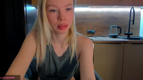 Snapshot of olivia_bells chatting on April 2026 09:48:01 PM Olivia 3 online show from April 2026 09:48:01 PM