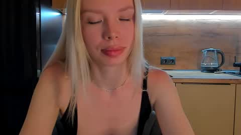 Snapshot of olivia_bells chatting on May 2026 09:20:01 PM Olivia 3 online show from May 2026 09:20:01 PM