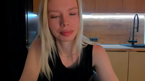 Snapshot of olivia_bells chatting on May 2026 09:20:01 PM Olivia 3 online show from May 2026 09:20:01 PM