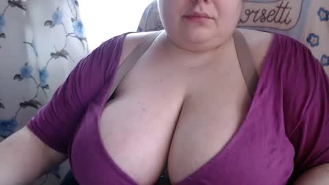 Snapshot of olivia_bud_gold chatting on December 2024 07:42:01 AM Olivia Gold online show from December 2024 07:42:01 AM