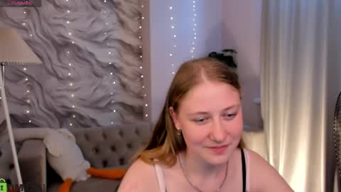 Snapshot of olivia_iv chatting on May 2026 11:17:01 AM Olivia online show from May 2026 11:17:01 AM