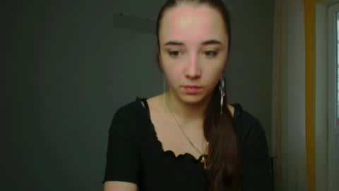 Snapshot of olivia_oliv chatting on December 2024 08:03:02 AM Olivia online show from December 2024 08:03:02 AM