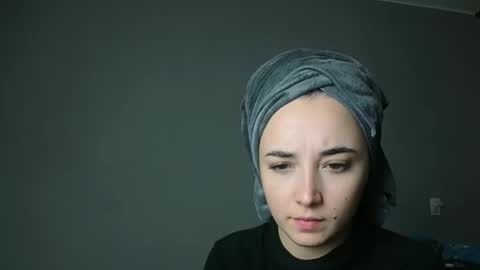 Olivia online show from November 2025 12:08:02 PM