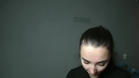 Olivia online show from December 2025 09:09:01 PM