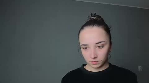 Olivia online show from April 2026 07:58:02 PM