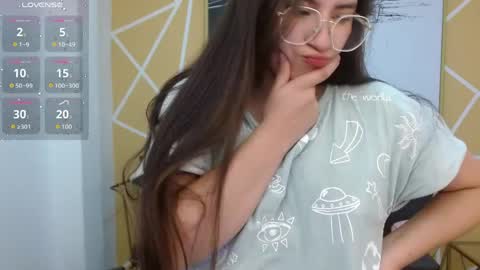 Snapshot of olivia_russo chatting on April 2026 01:08:02 PM Olivia online show from April 2026 01:08:02 PM