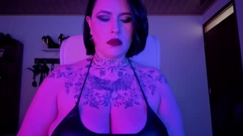   online show from October 2025 02:17:02 PM