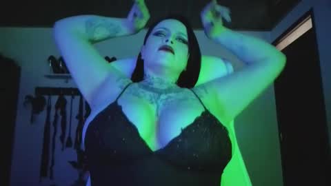   online show from November 2025 01:21:02 PM