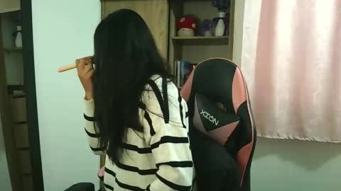 Olivia online show from December 2025 12:54:01 PM