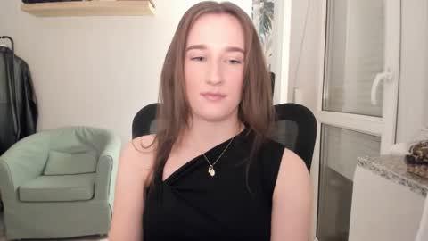 Oliwiaa2004 online show from November 2025 04:25:01 PM