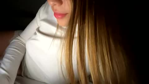 Snapshot of oliviacameron chatting on June 2026 01:16:02 AM OLIV online show from June 2026 01:16:02 AM