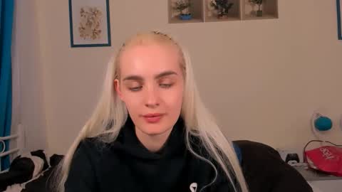 oliviaBeauty online show from April 2026 06:53:02 PM