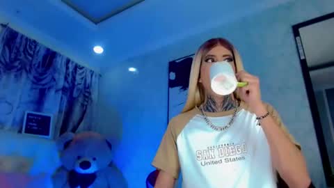 Snapshot of oliviahot01 chatting on July 2026 01:19:01 AM oliviahot01 online show from July 2026 01:19:01 AM