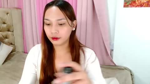 Snapshot of oliviahutton chatting on May 2026 06:17:02 PM oliviahutton online show from May 2026 06:17:02 PM
