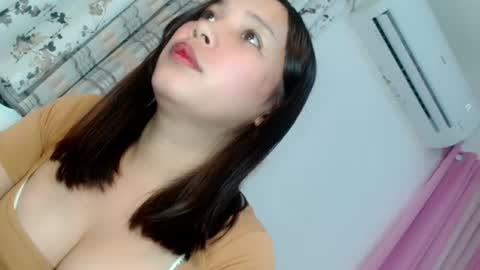 Snapshot of oliviahutton chatting on June 2026 06:45:02 AM oliviahutton online show from June 2026 06:45:02 AM