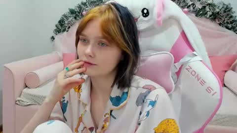 Snapshot of olivialaurens chatting on December 2025 06:52:01 AM OliviaLaurens online show from December 2025 06:52:01 AM