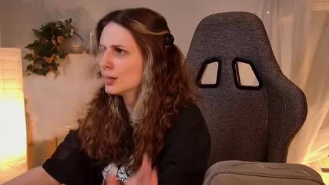 Snapshot of oliviamcclean chatting on February 2026 04:58:01 PM Liv online show from February 2026 04:58:01 PM