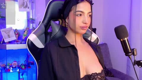 Olivia Mcneill  online show from March 2025 06:24:01 AM