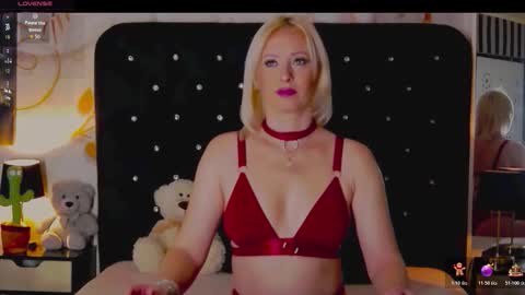 Olivia online show from December 2025 09:08:01 PM