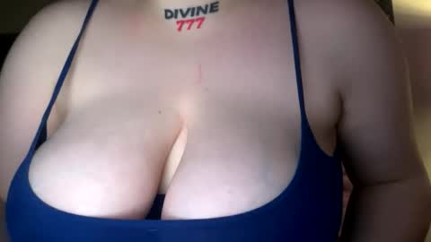 Snapshot of oliviaskies chatting on December 2025 12:40:01 AM Olivia baby online show from December 2025 12:40:01 AM