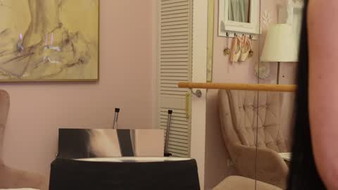 Snapshot of oliviasway chatting on January 2025 11:02:01 PM OliviaSway online show from January 2025 11:02:01 PM