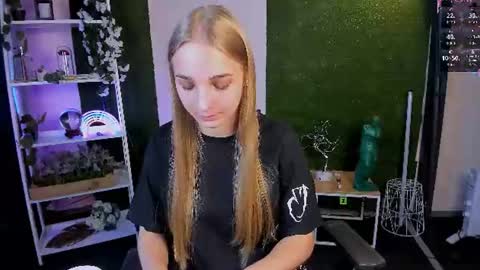 Ollivia online show from June 2026 06:01:01 AM