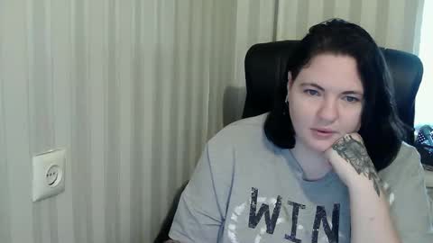 OlyaAndNetty online show from November 2025 01:46:01 PM