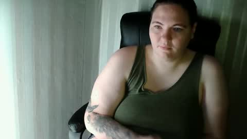 OlyaAndNetty online show from November 2025 02:56:02 AM