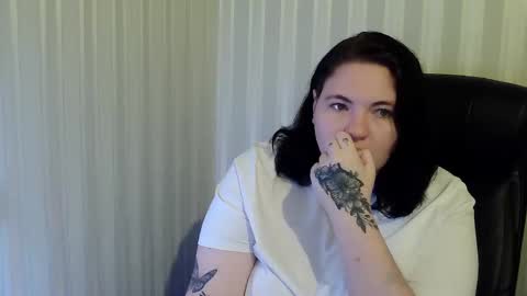 OlyaAndNetty online show from November 2025 05:56:02 PM