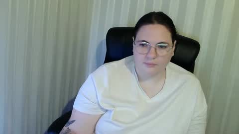 OlyaAndNetty online show from November 2025 06:50:01 PM