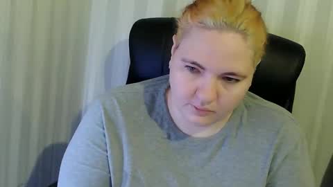 OlyaAndNetty online show from December 2025 03:08:01 PM