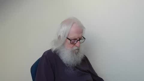 Snapshot of onanister chatting on April 2026 05:21:01 AM Somewhere over the rainbow online show from April 2026 05:21:01 AM