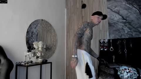     ... online show from October 2025 08:32:01 PM