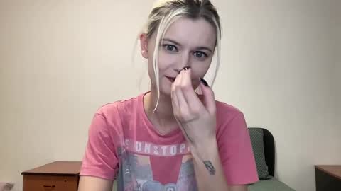 Onika online show from September 2025 11:43:01 PM