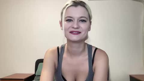 Onika online show from October 2025 09:44:02 PM