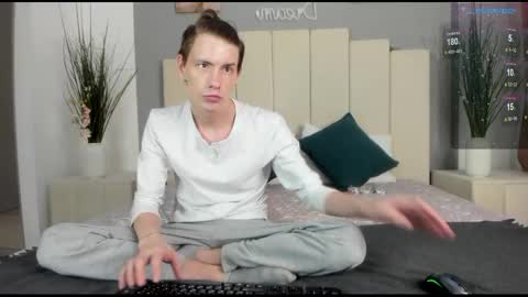 Erick  online show from March 2025 04:25:02 AM