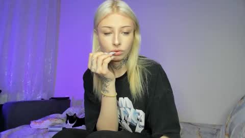 Snapshot of only_iva21 chatting on November 2025 12:42:01 PM Iva online show from November 2025 12:42:01 PM