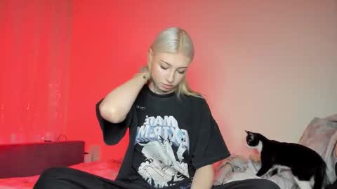 Snapshot of only_iva21 chatting on December 2025 02:00:01 PM Iva online show from December 2025 02:00:01 PM