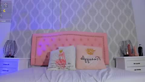 Snapshot of onlygia chatting on November 2025 09:15:01 PM Only online show from November 2025 09:15:01 PM